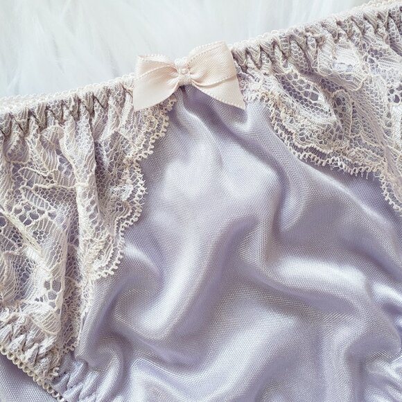 Metallic lilac lace panty - Picture 2 of 3